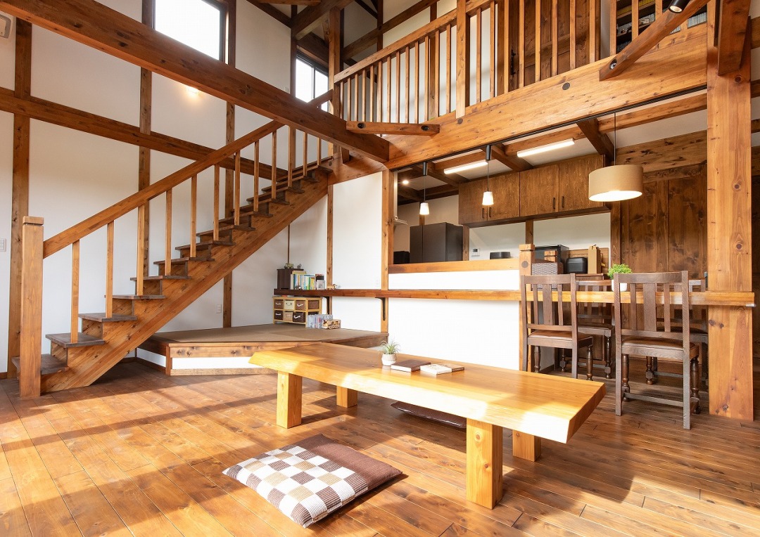 無垢材の質感を最大限に活かすために。原住建の家づくり 画像