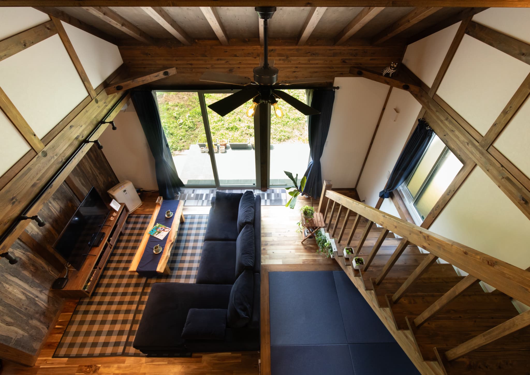 木の表情を愉しみ、暮らしに余白をつくる。趣味と日常を心地よく紡ぐ家 画像