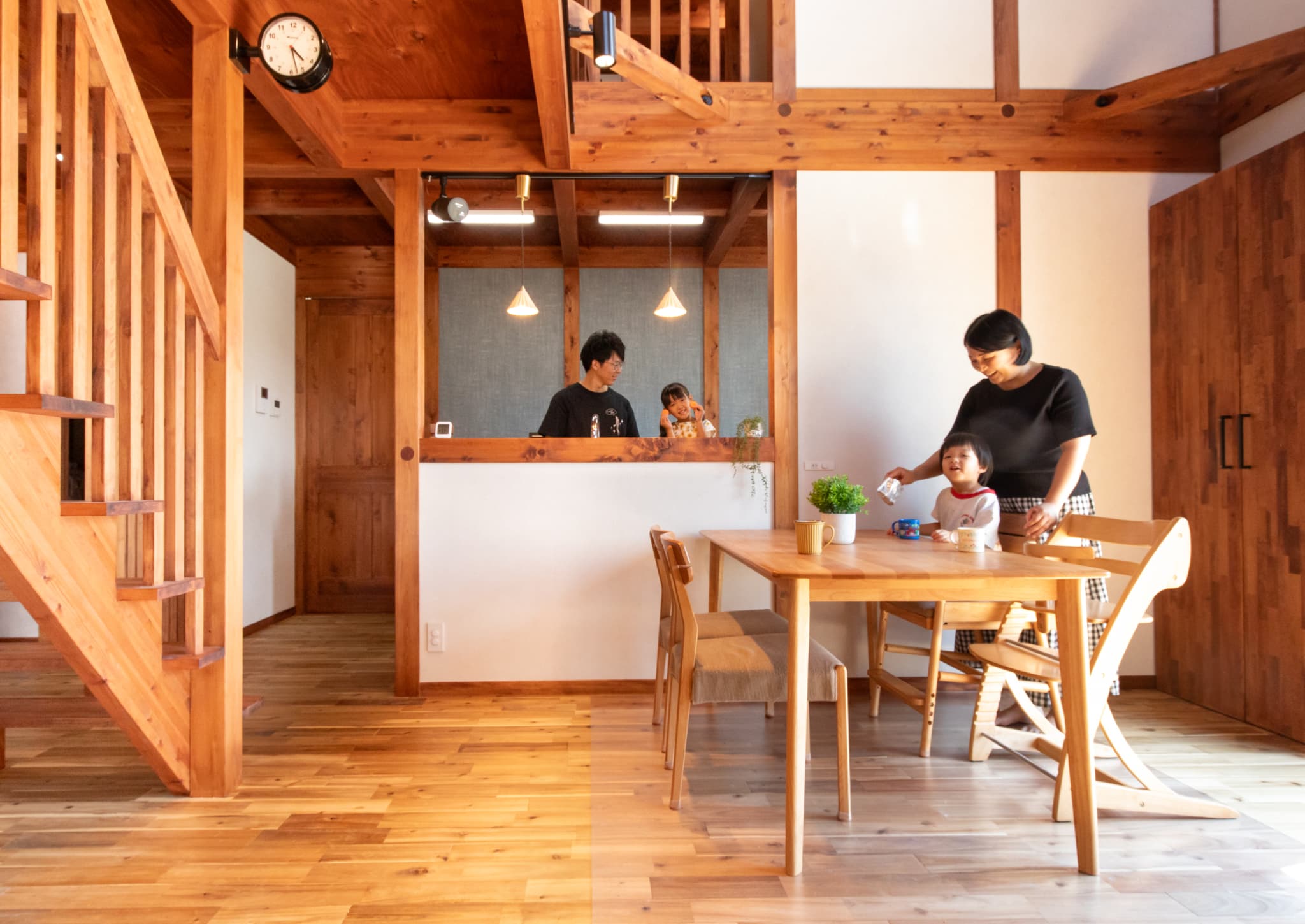 家族の気配が、いつもそばにある子育ての家 画像