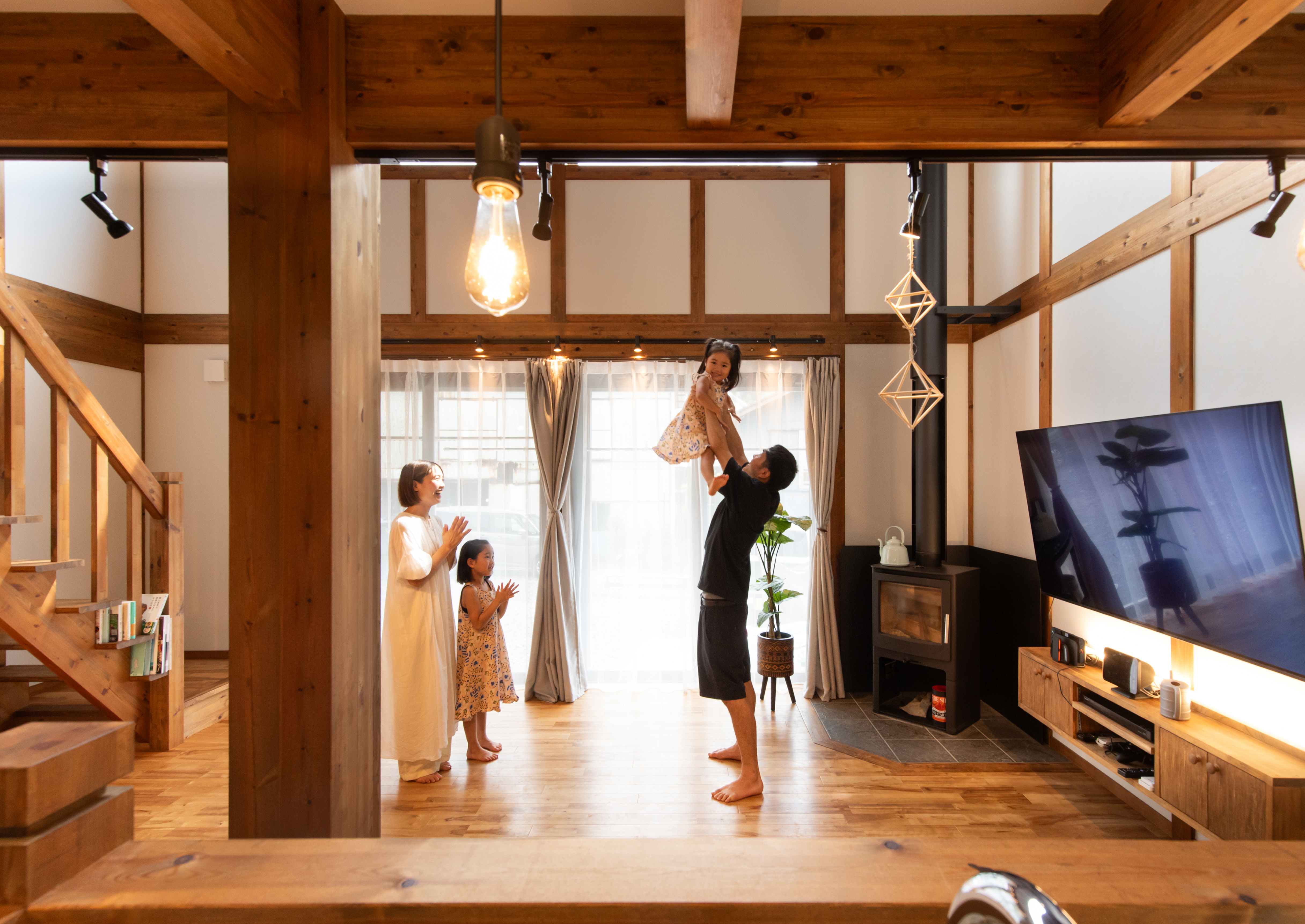 豊かな時間の流れる薪ストーブのある家 画像