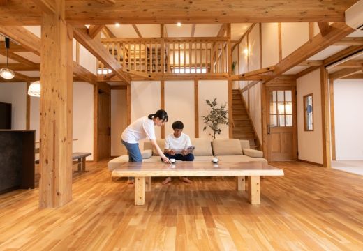 無垢材が木目や香りが癒してくれるワケ―原住建のこだわり