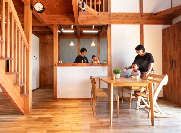 家族の気配が、いつもそばにある子育ての家